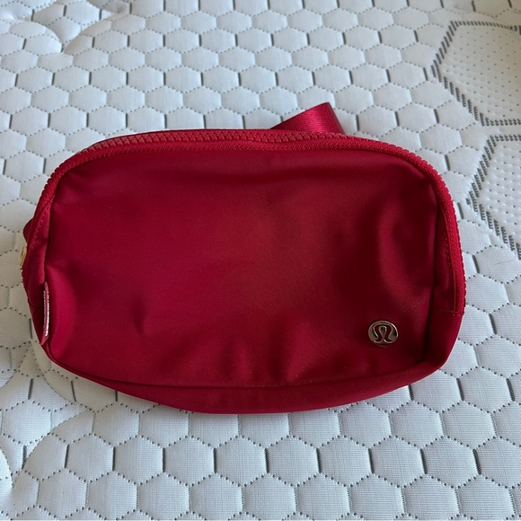 Lululemon Everywhere Belt Bag Lunar New Year Red with Gold detail - Picture 2 of 5